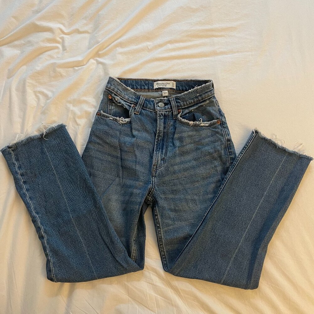 Abercrombie Ultra High Rise Ankle Straight Jeans (24S - Curve Love)